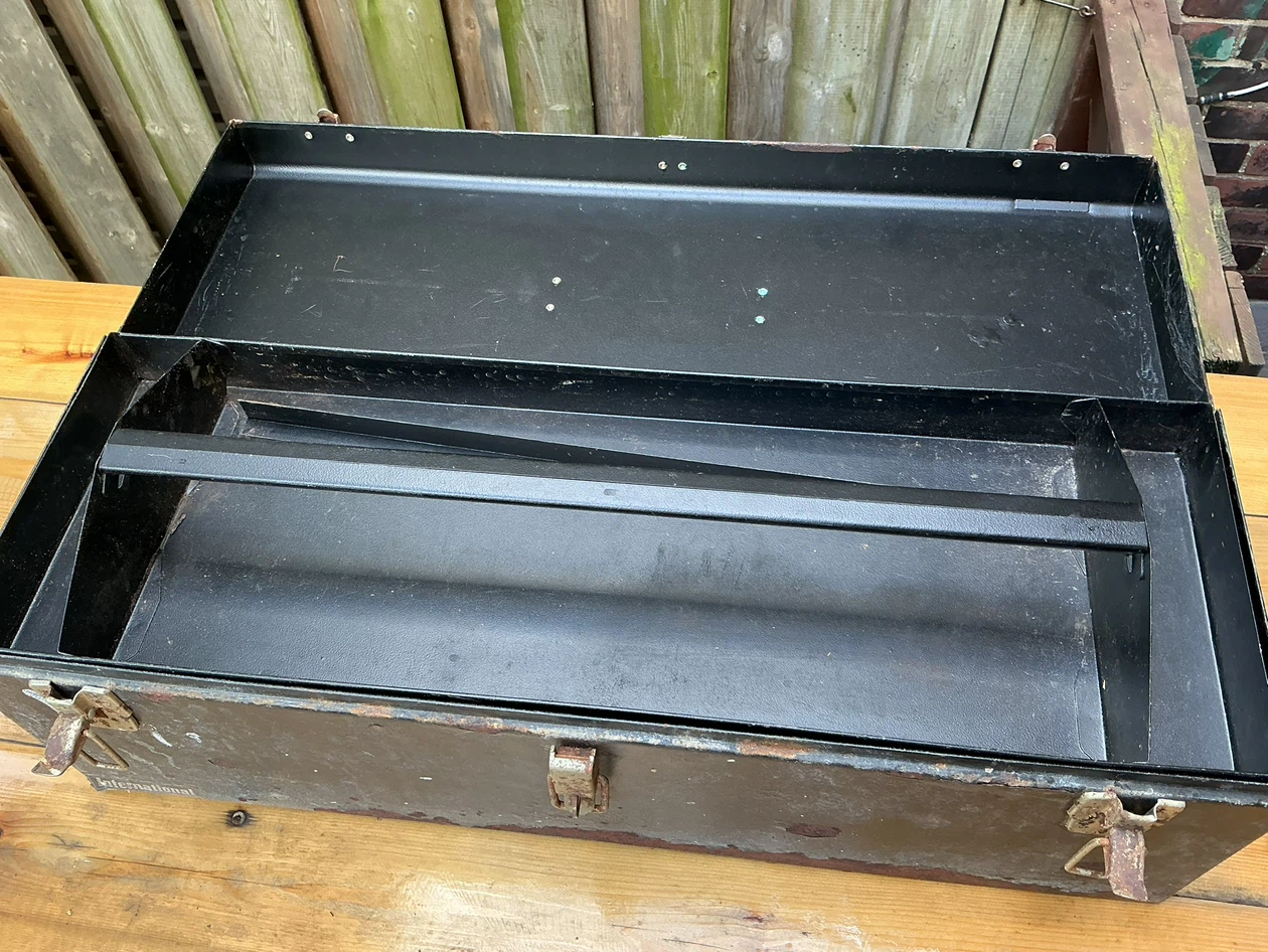 Vintage International Metal Tool Box With Tray & Handles ! - photo 5
