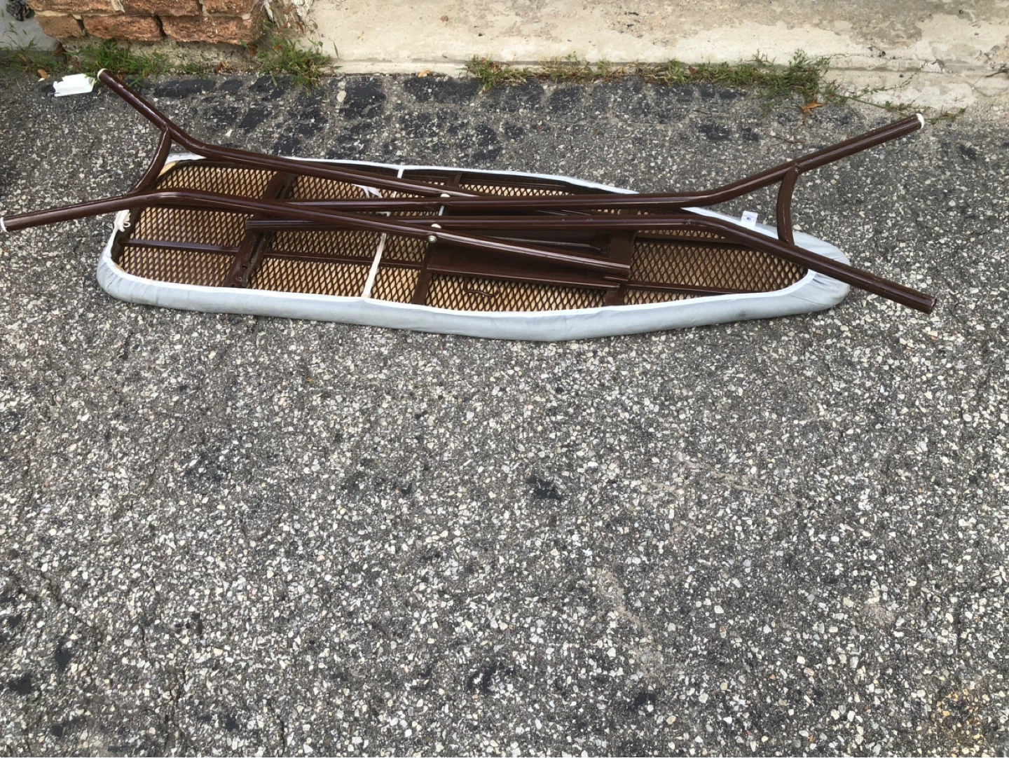 Rid-Jid Folding Ironing Board - made in Canada - photo 3
