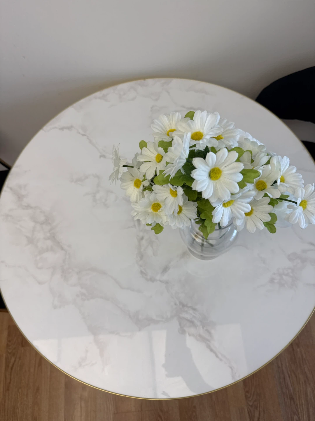 Black velvet chairs and faux marble bistro table - photo 3