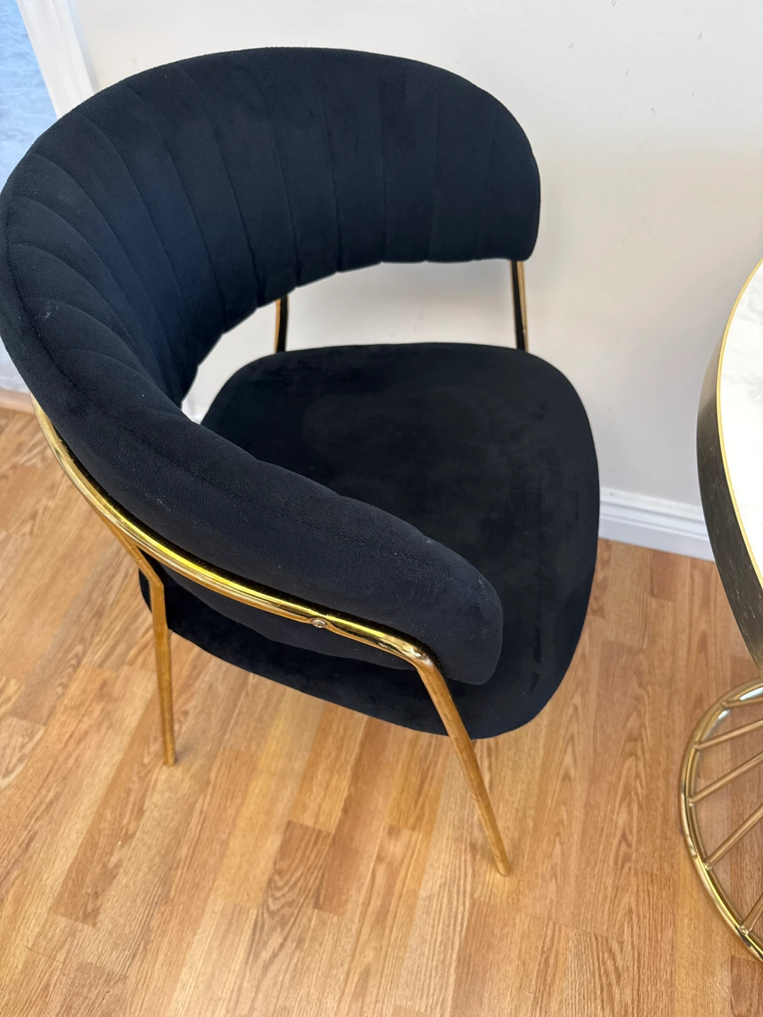Black velvet chairs and faux marble bistro table - photo 5