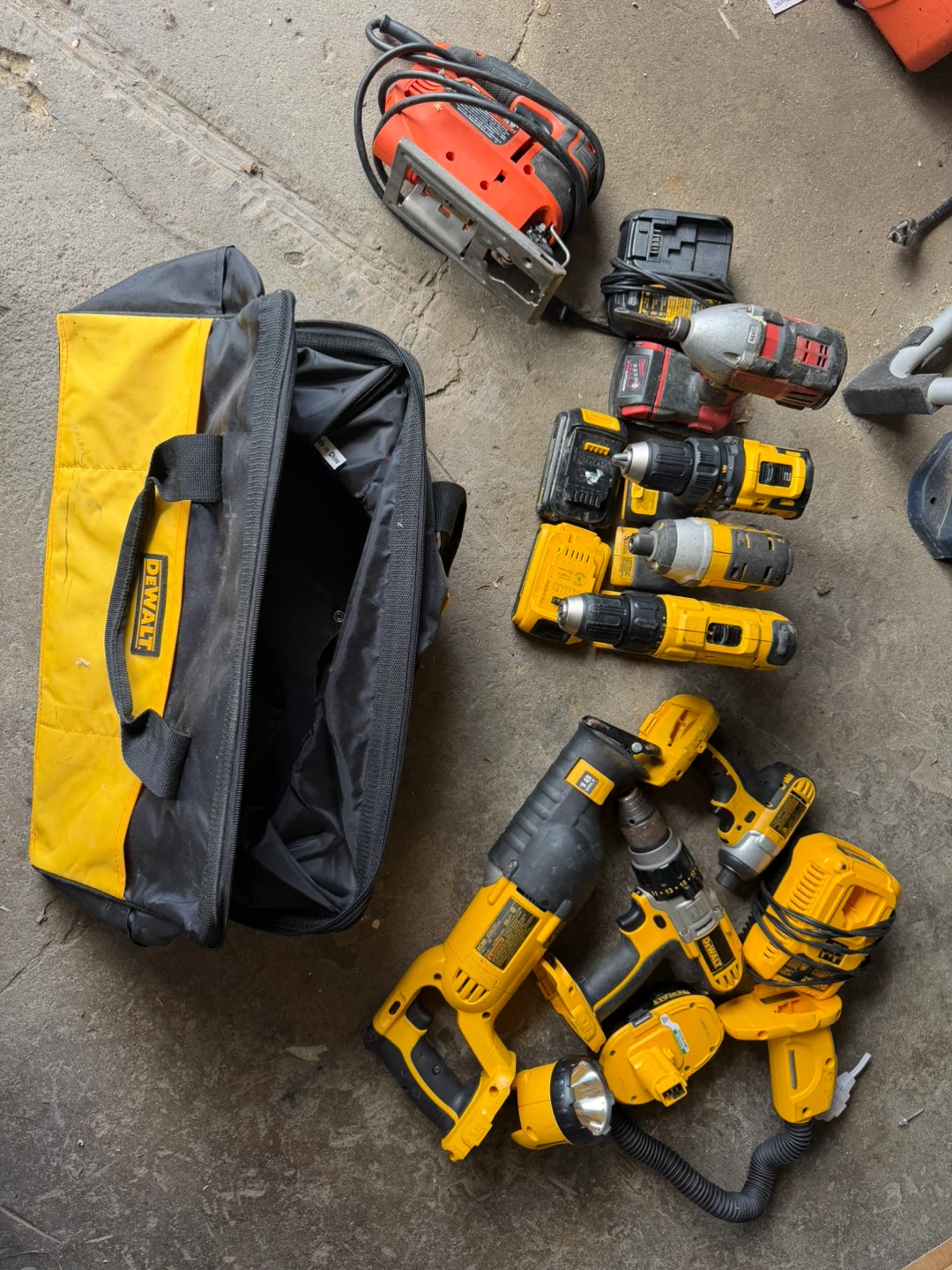 DEWALT Cordless Power Tool Set with Bag