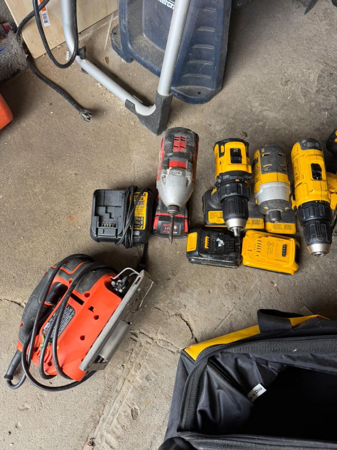 DEWALT Cordless Power Tool Set with Bag - photo 3
