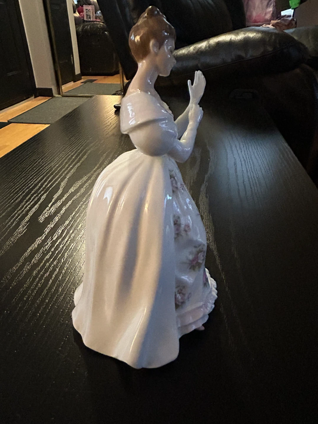 Porcelain Figurine Lady with Flowers - photo 2