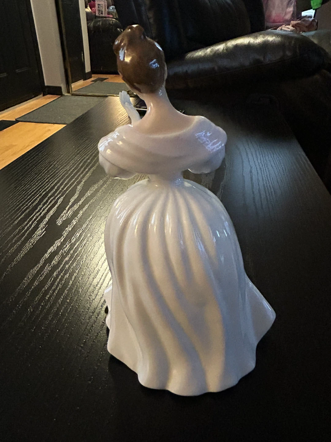 Porcelain Figurine Lady with Flowers - photo 3