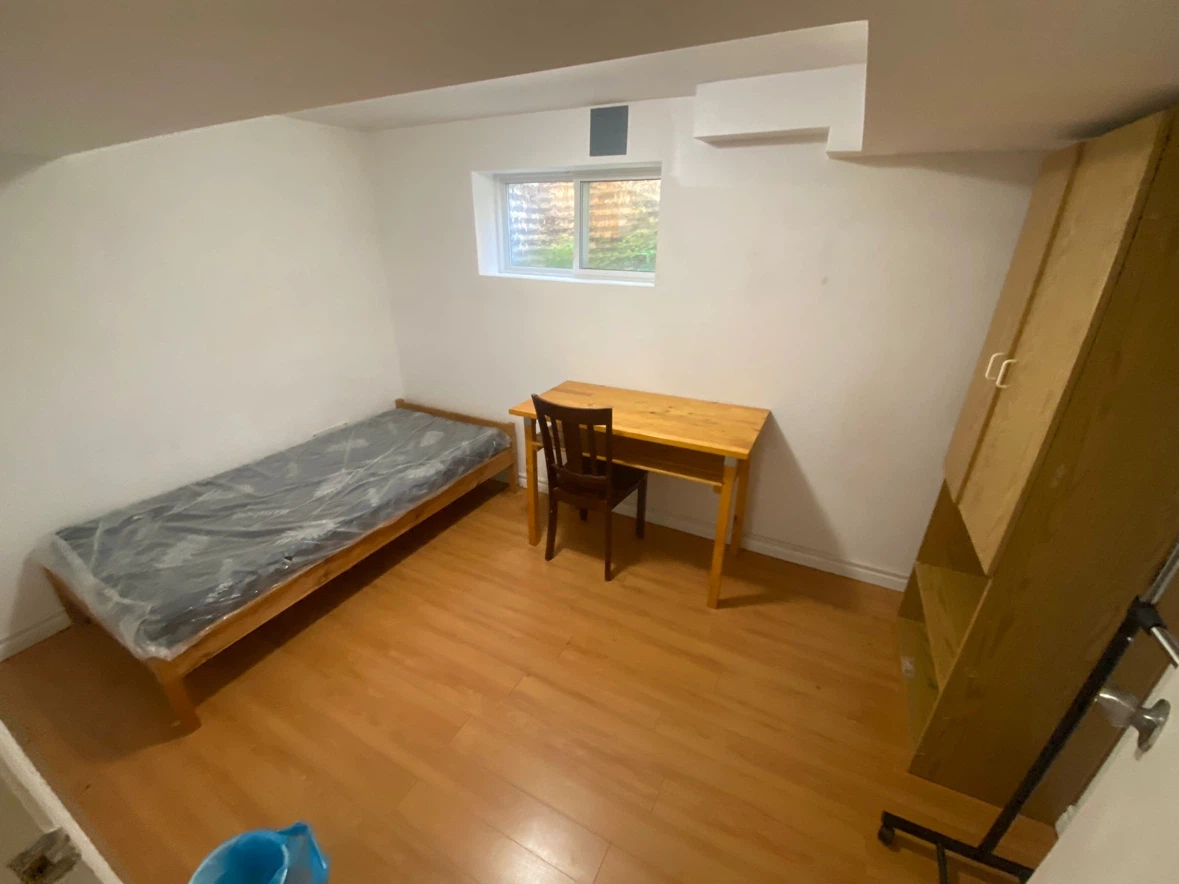 Private Room near Seneca College
