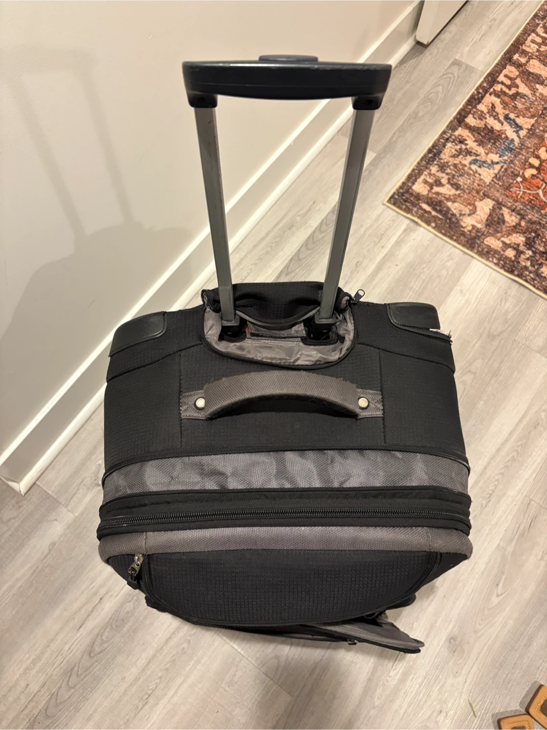 Calvin Klein Rolling Luggage - photo 2