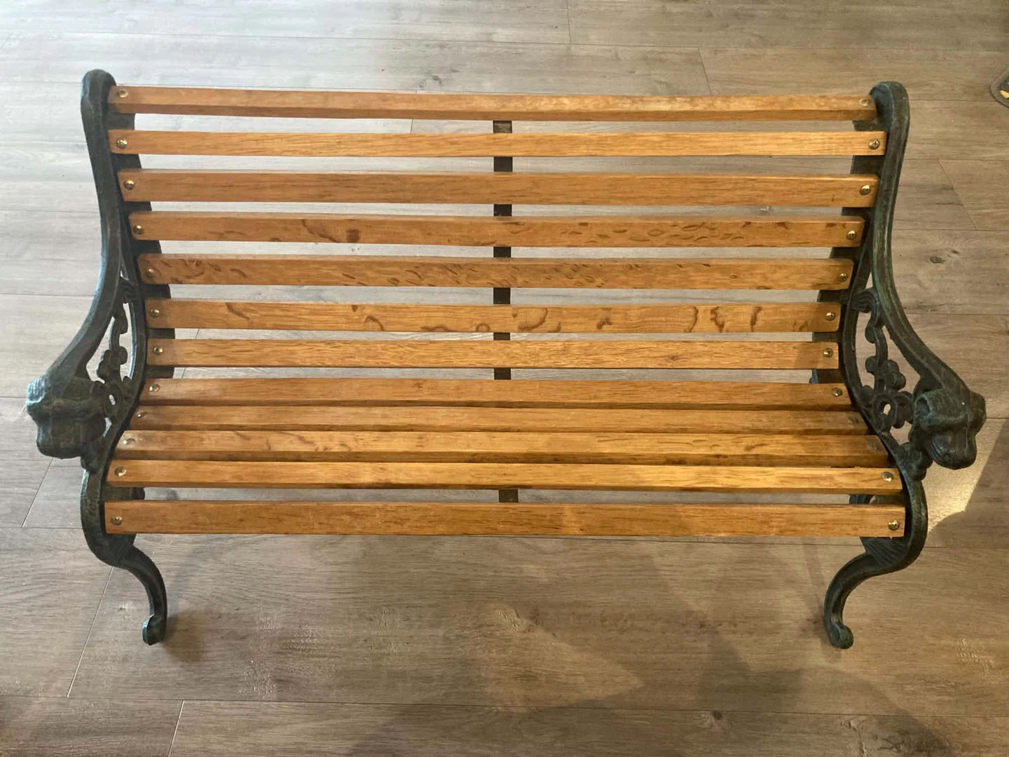 MINIATURE LIONS HEAD BENCH
