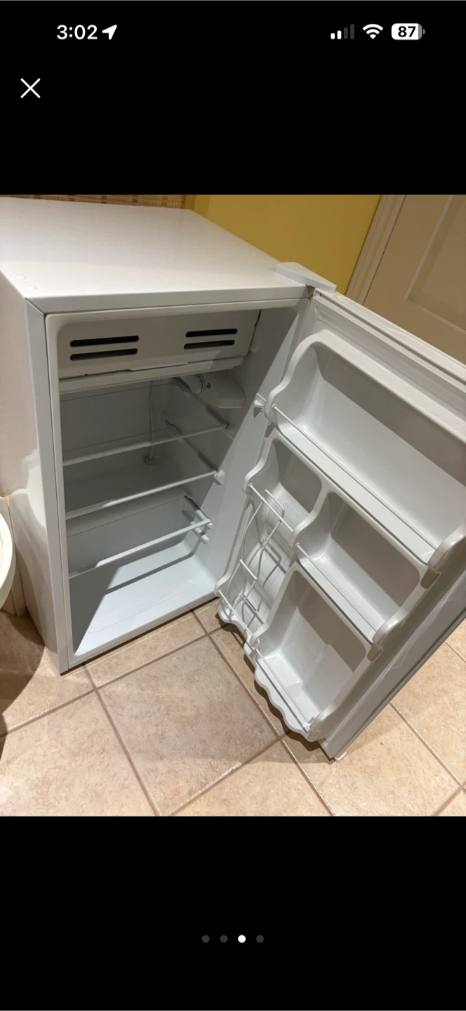 Master Chef Compact Refrigerator - photo 3