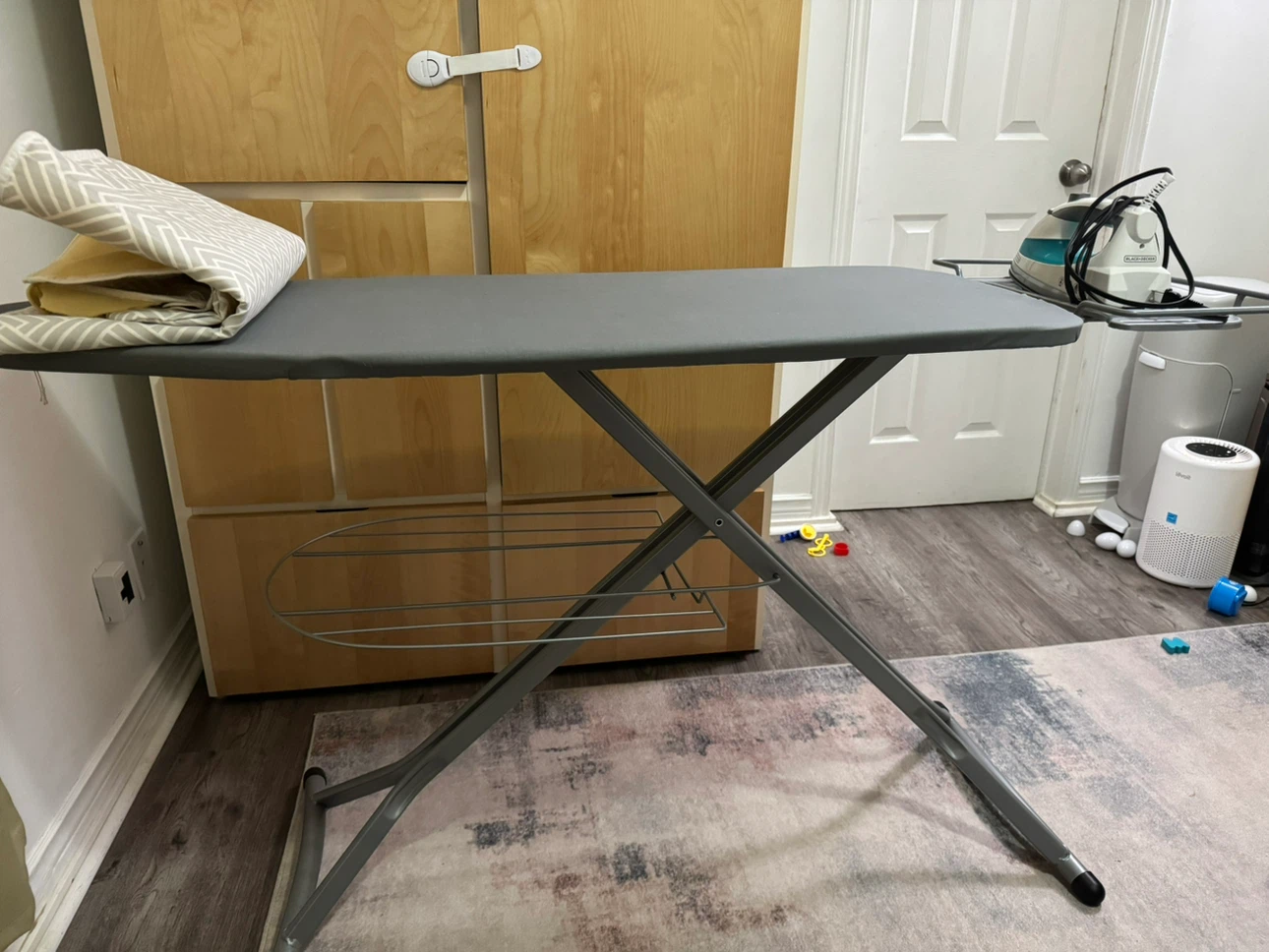 Ironing Board with BLACK+DECKER Iron - photo 4