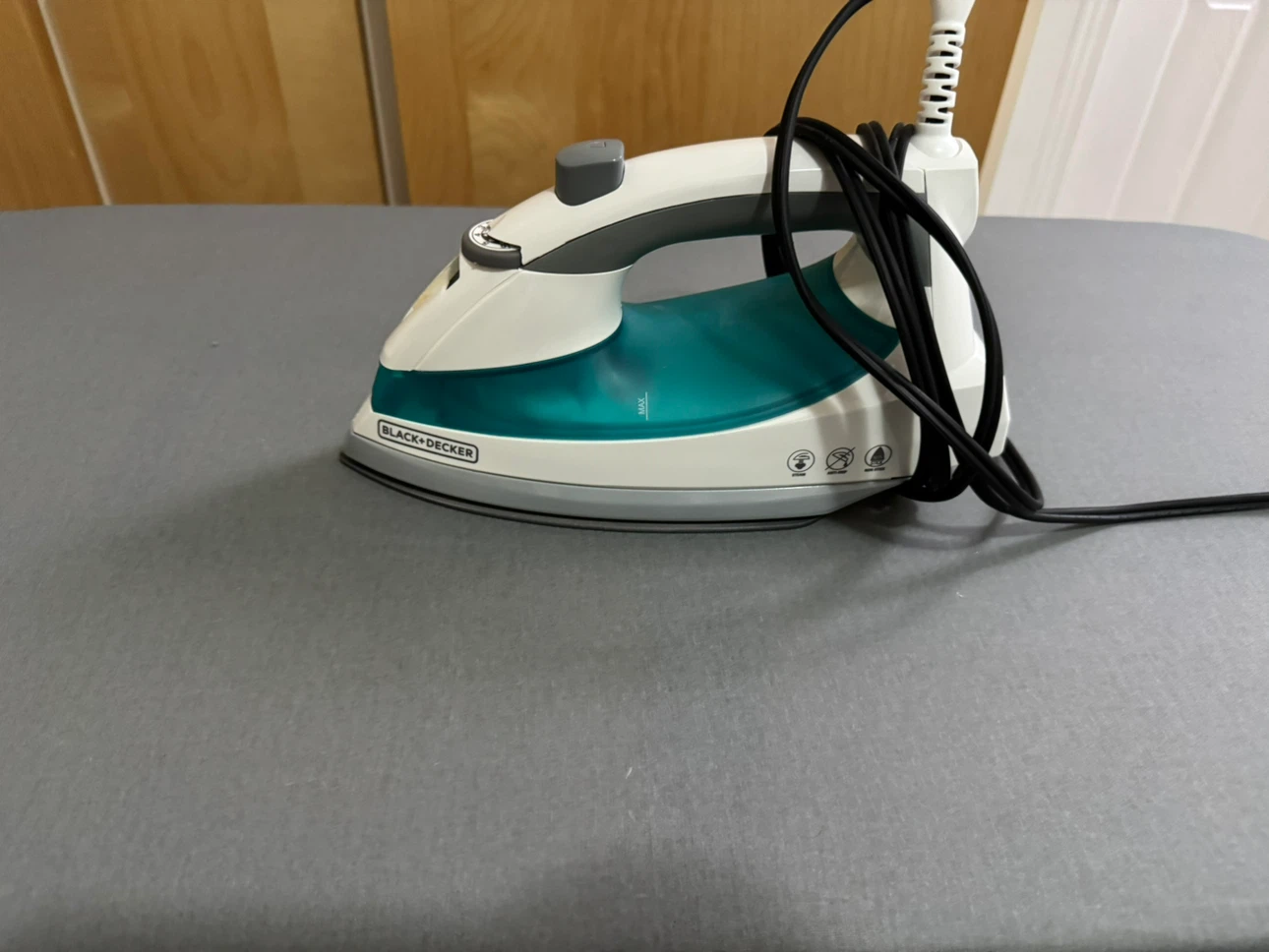 Ironing Board with BLACK+DECKER Iron - photo 5