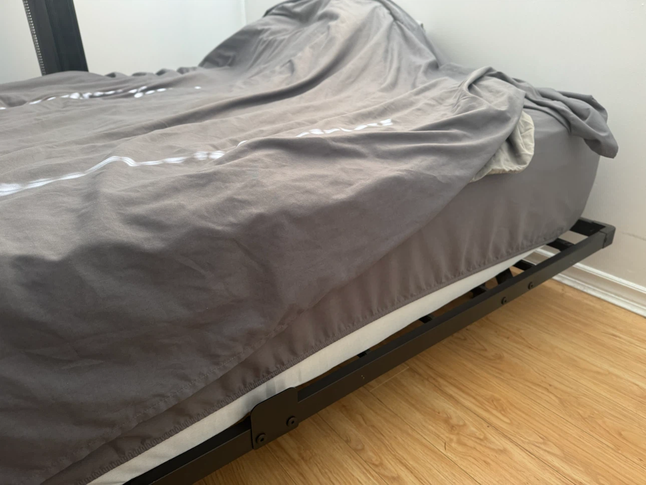 Queen size bed frame and mattress - photo 2