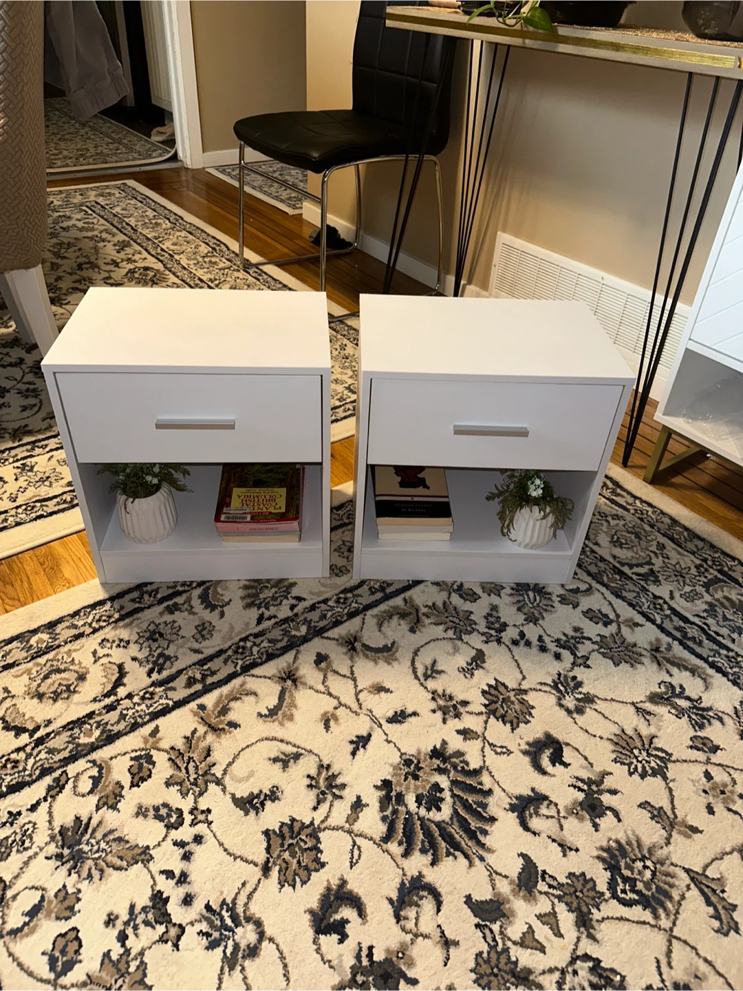 Set of 2 White Nightstands with Drawer and Shelf