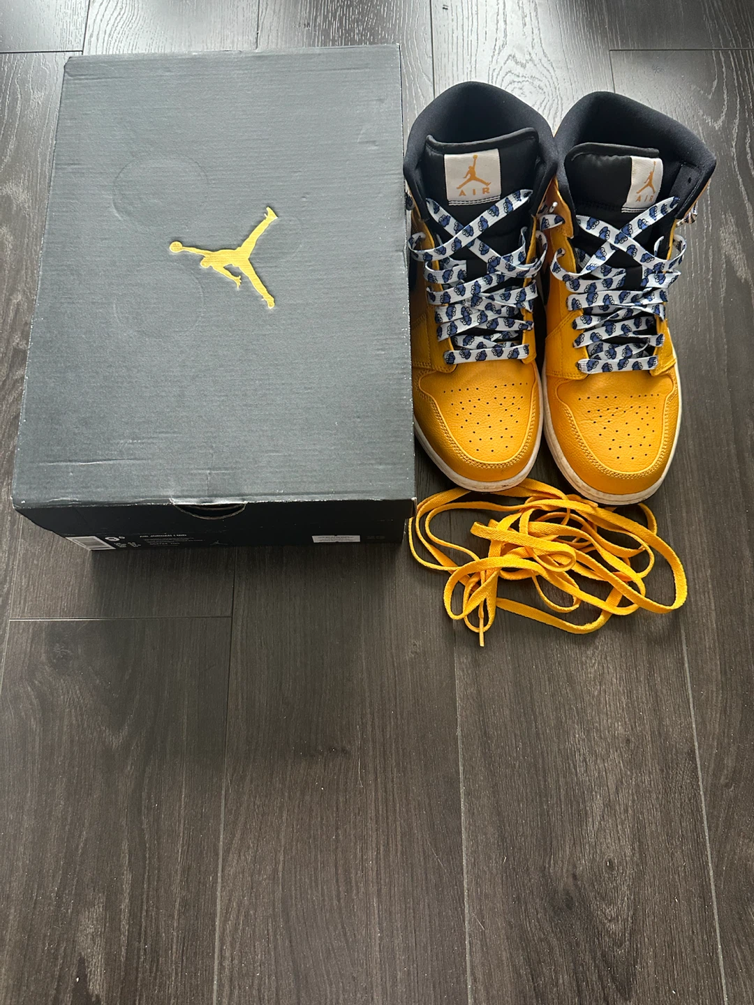 Air Jordan 1 Mid University Gold Size 9.5