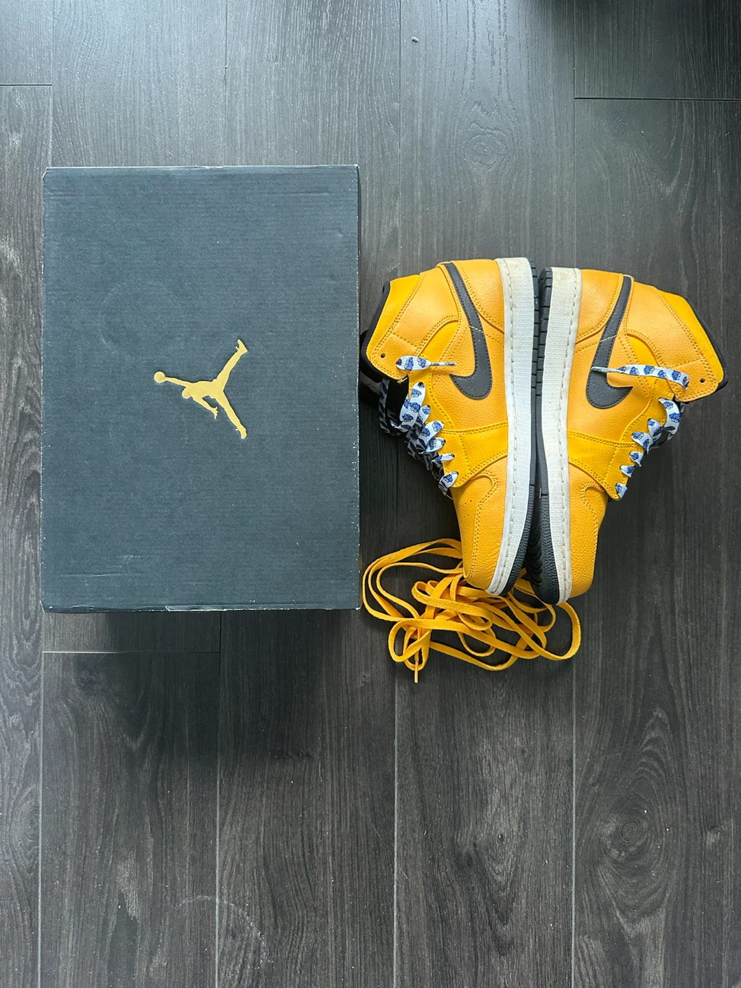 Air Jordan 1 Mid University Gold Size 9.5 - photo 2