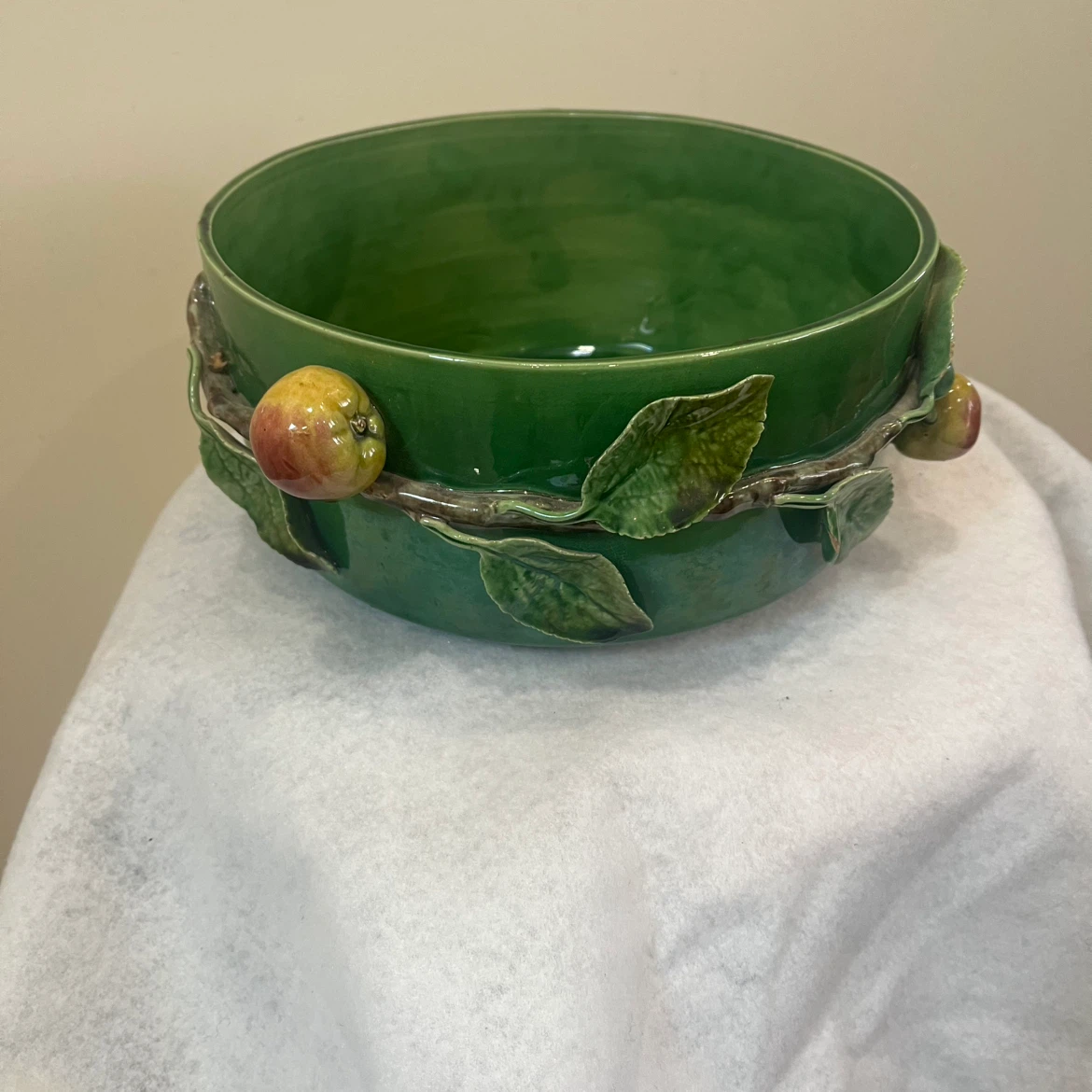 Green Ceramic Bowl with Apple and Leaf Design - photo 3