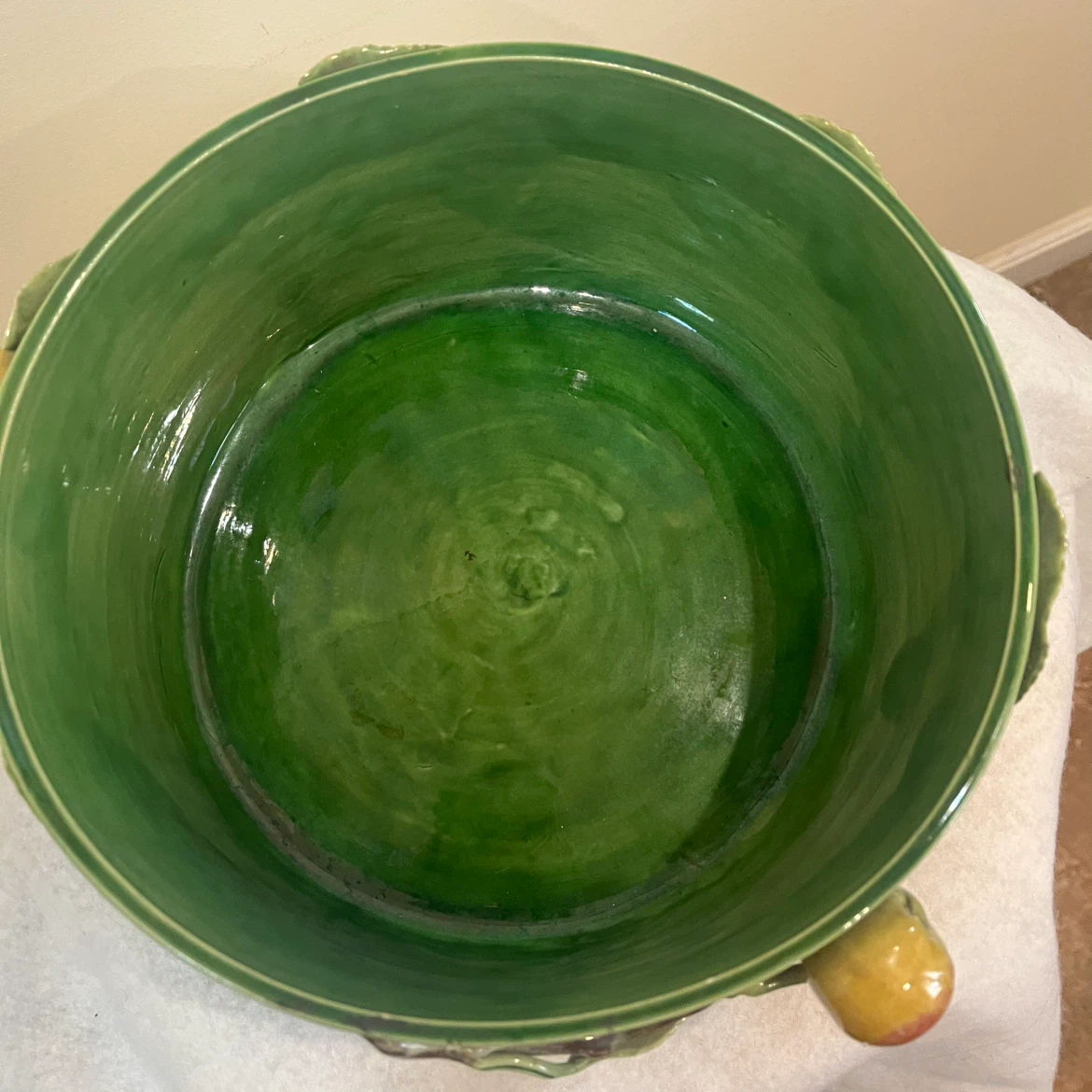 Green Ceramic Bowl with Apple and Leaf Design - photo 5