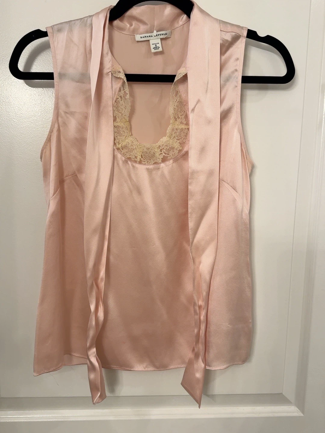 Title: Banana Republic Blush Pink Satin Lace Blouse – Petite S