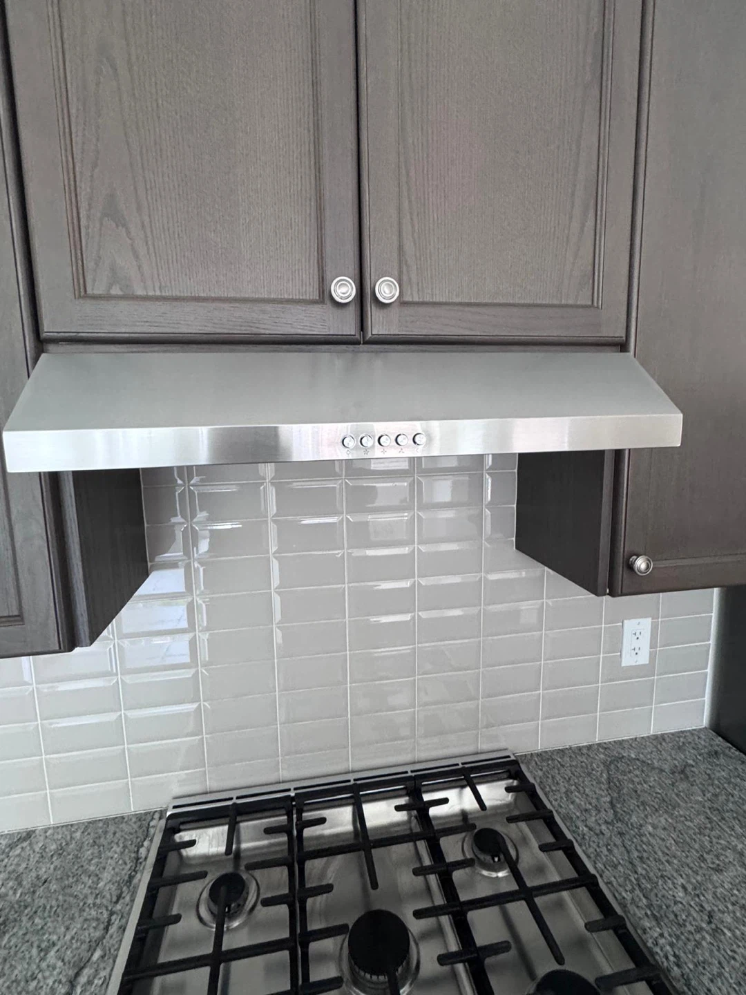 Bosch Stainless Steel Gas Range and Hood Fan - photo 5