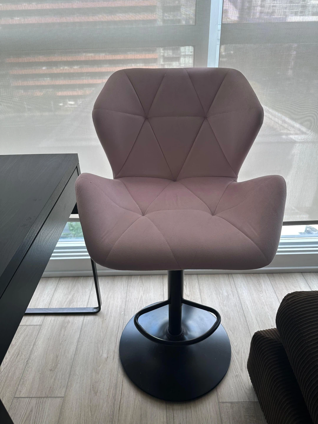Pink velvet tufted bar stool