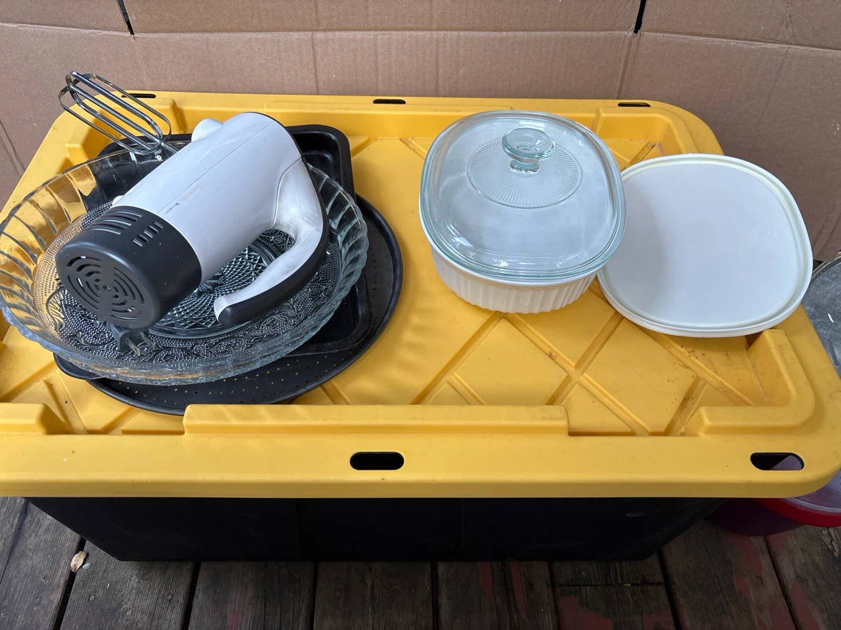 Kitchenware Bundle with Sunbeam Hand Mixer - photo 2