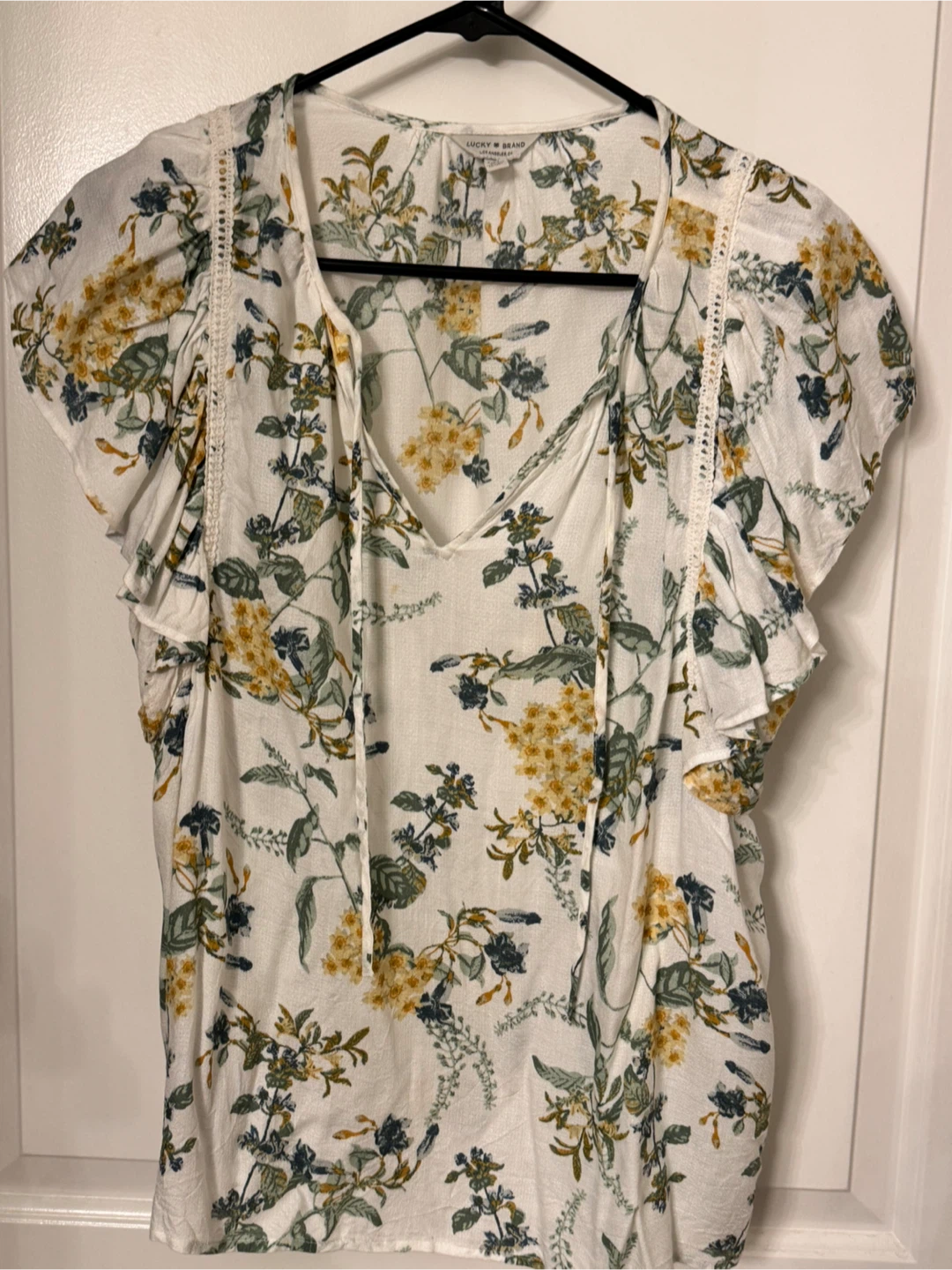 Lucky Brand Floral Flutter Sleeve Blouse – Size M
