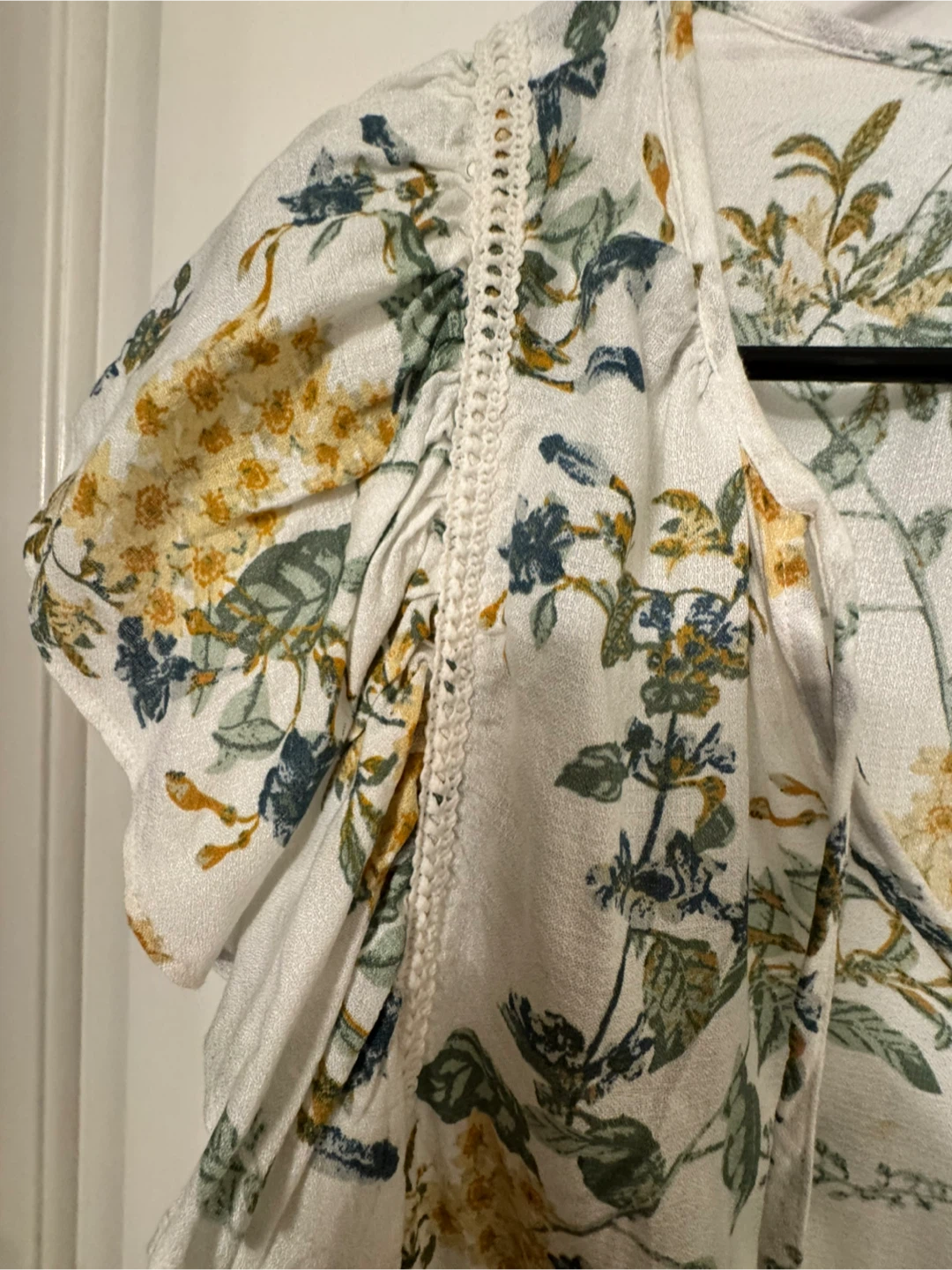 Lucky Brand Floral Flutter Sleeve Blouse – Size M - photo 4
