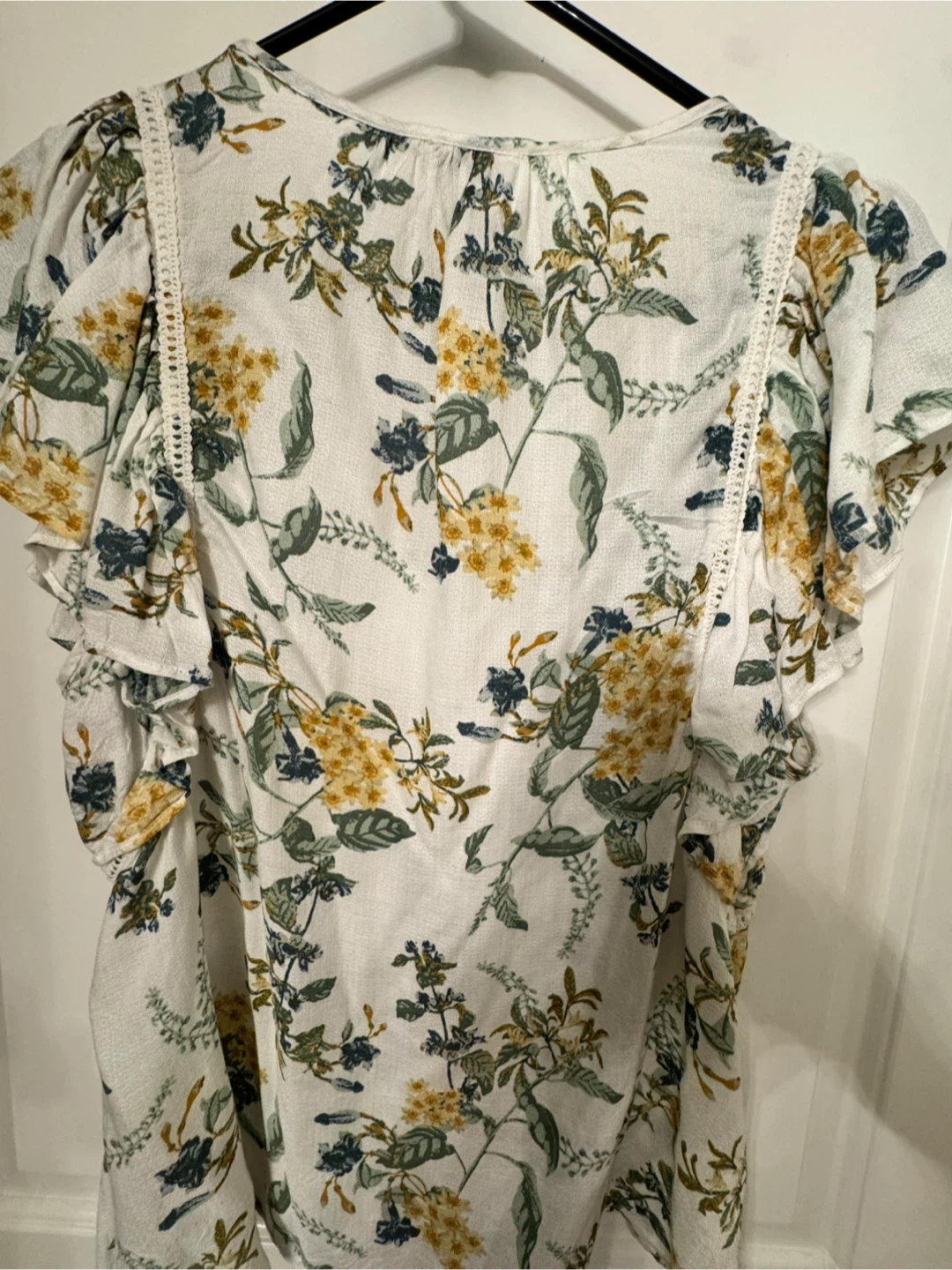 Lucky Brand Floral Flutter Sleeve Blouse – Size M - photo 5