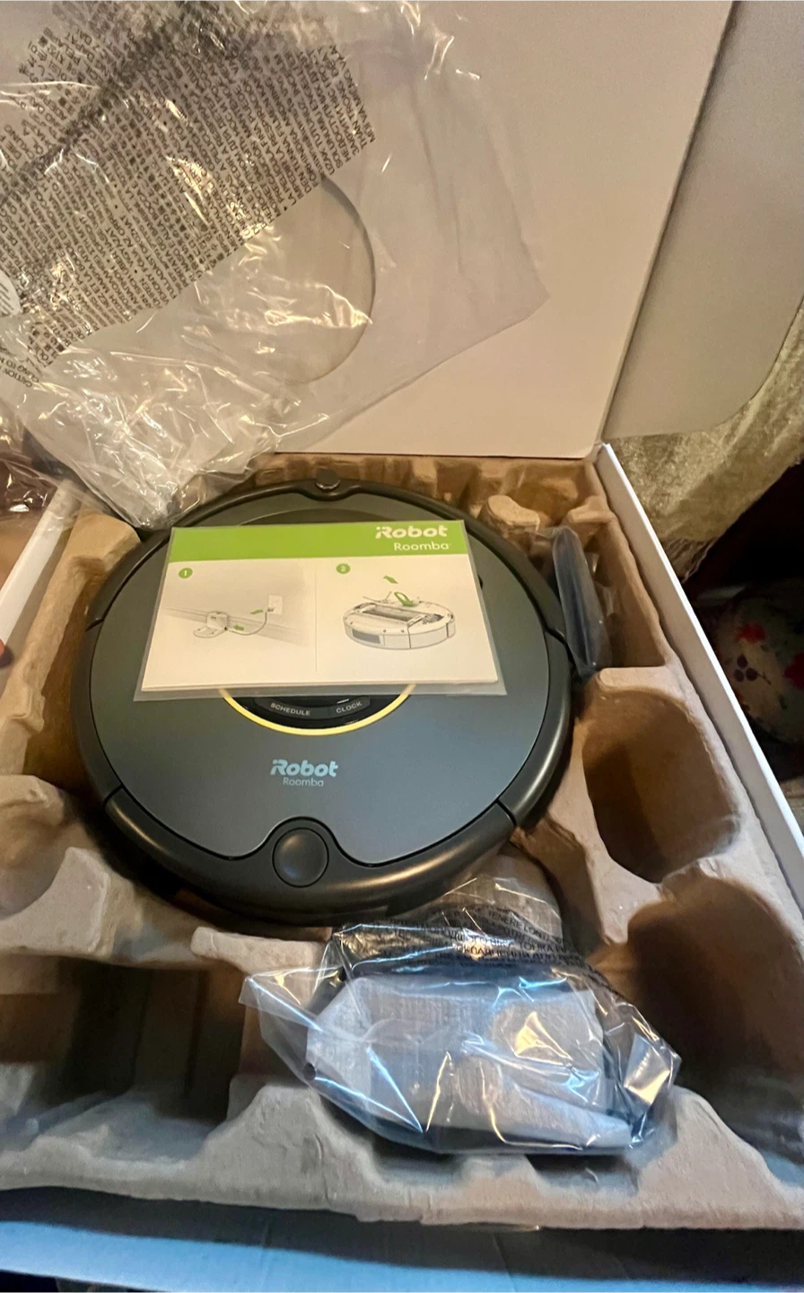iRobot Roomba 652 Vacuuming Robot