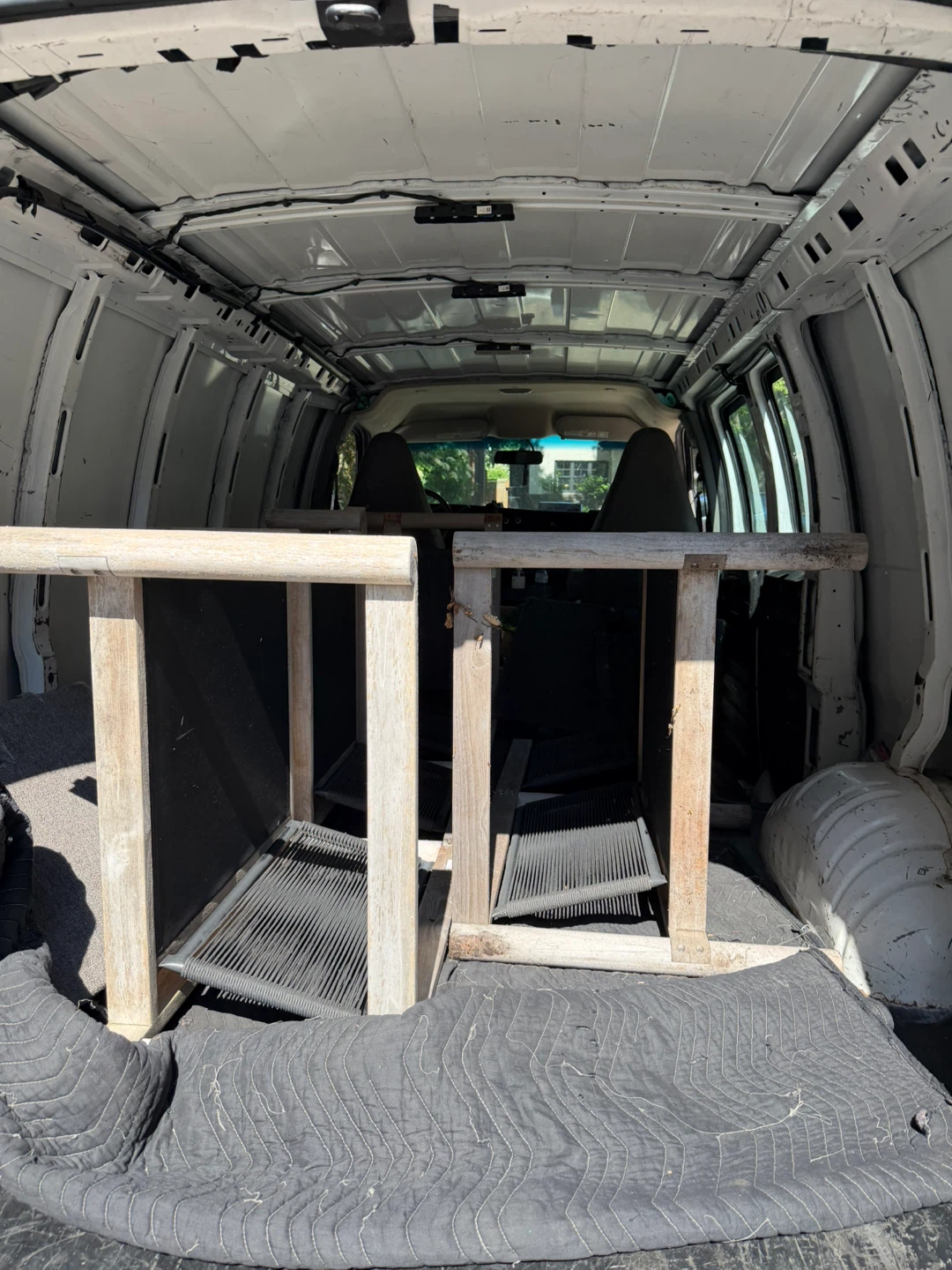 Urgent furniture &appliances Delivery - photo 2
