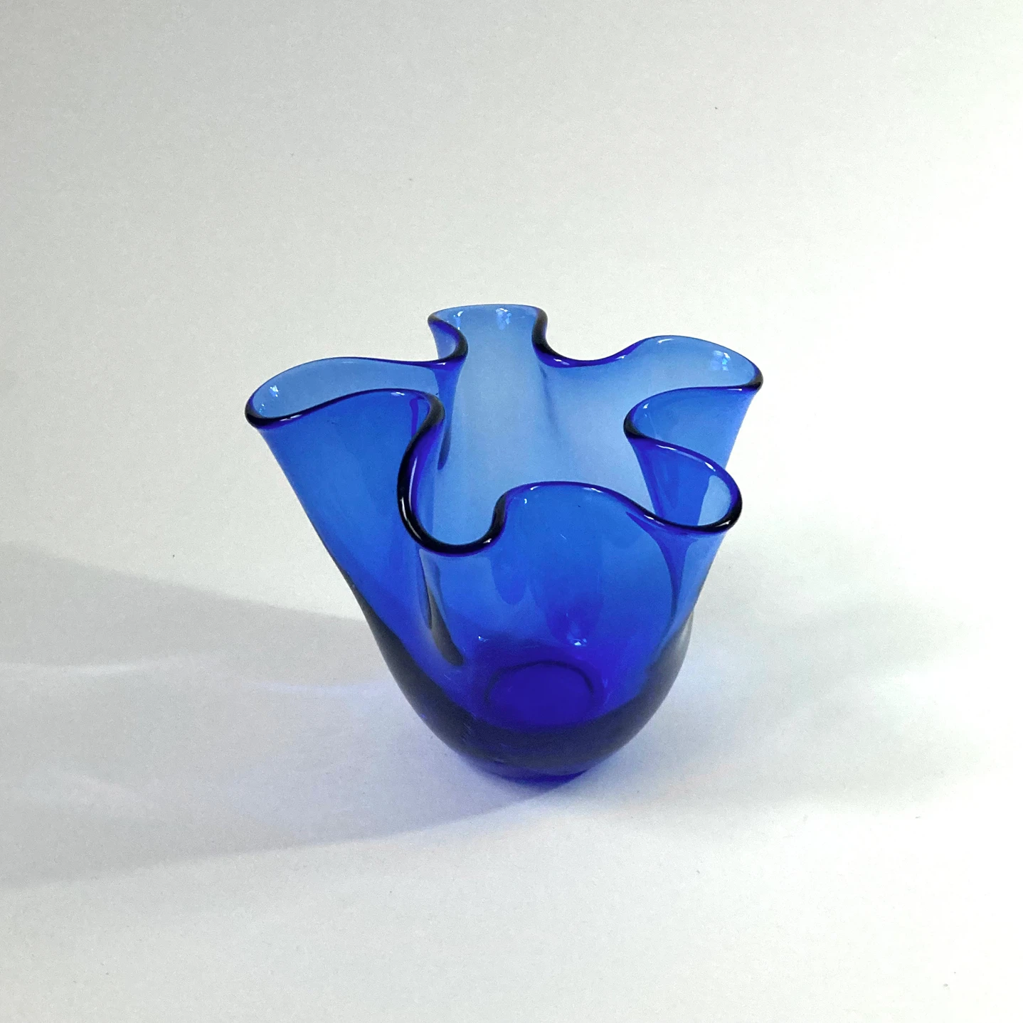 Small Vintage Hand Blown Blue Glass Handkerchief Vase - photo 3