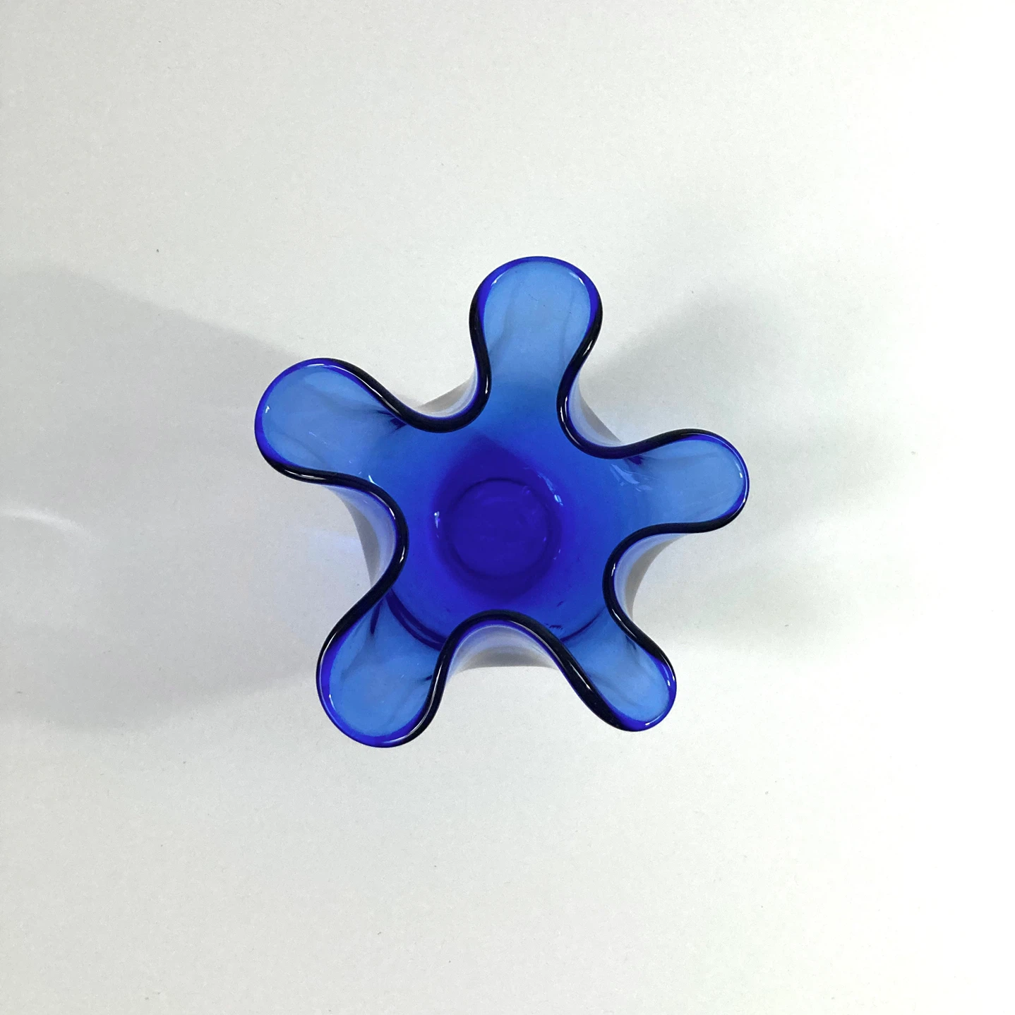 Small Vintage Hand Blown Blue Glass Handkerchief Vase - photo 5