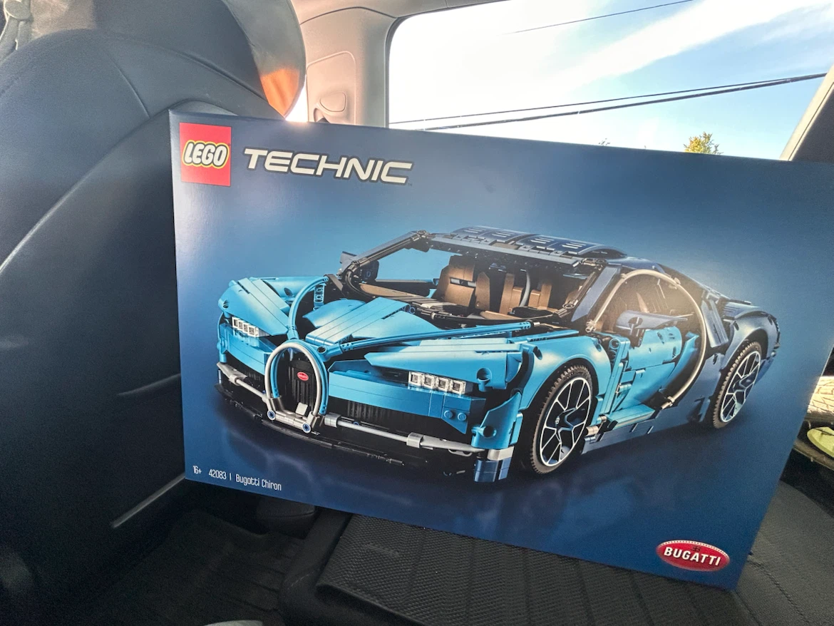 Retired LEGO TECHNIC: Bugatti Chiron (42083) 100% new - photo 2