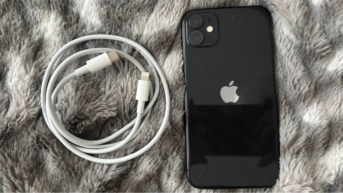 Black Apple iPhone 11 - 128gb very good condition