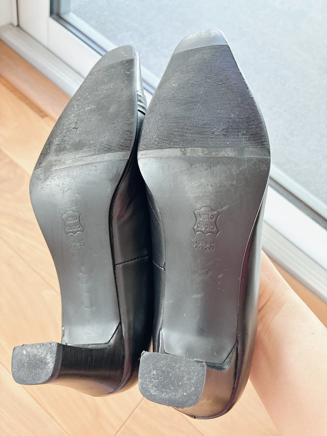 LUIYIWIDO Black Leather Heels Size 22.5 - photo 4