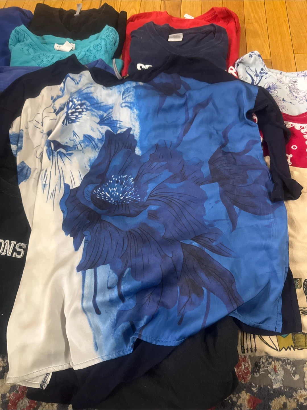 Women's T-Shirts and Tops size L/XL - photo 2