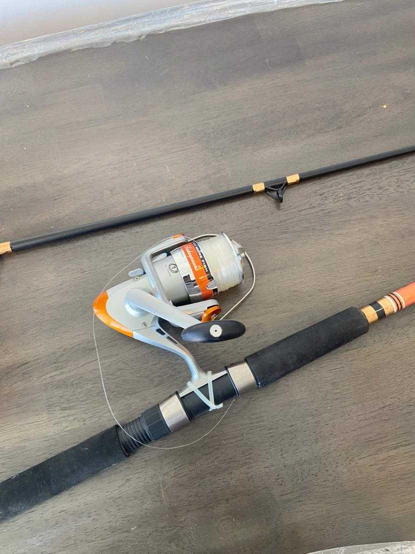 Shakespeare 8’ Fishing Rod and Reel Combo - photo 3