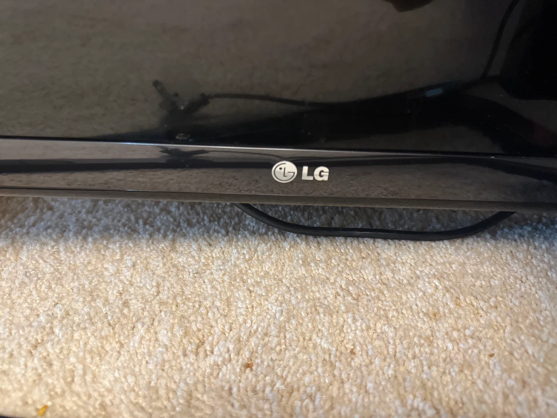LG and Samsung TVs - photo 3