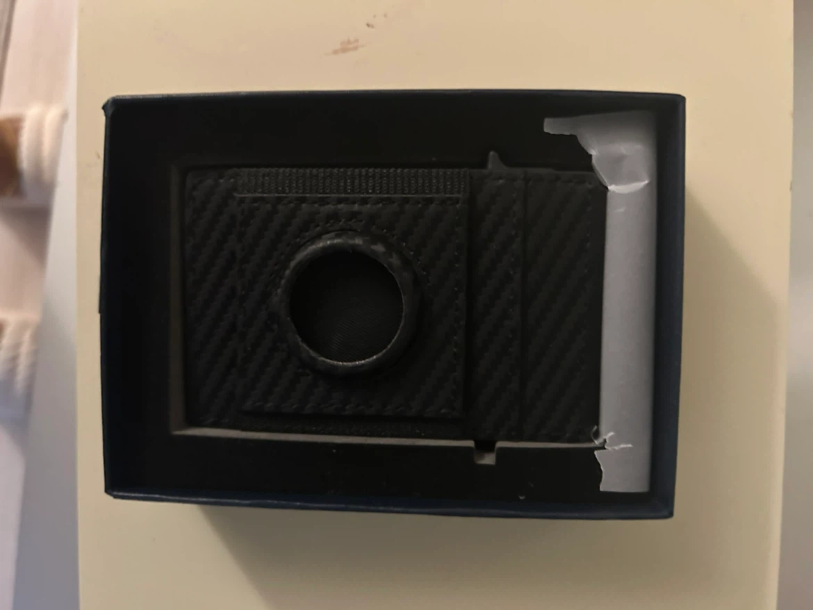Brand New:-Carbon Fibre Card Holder with AirTag Slot - photo 2