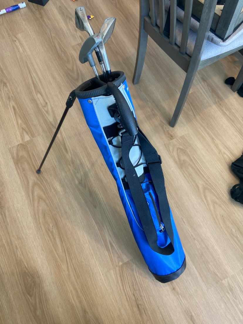 Golf Clubs with Carry Bag (great for pitch n putt)