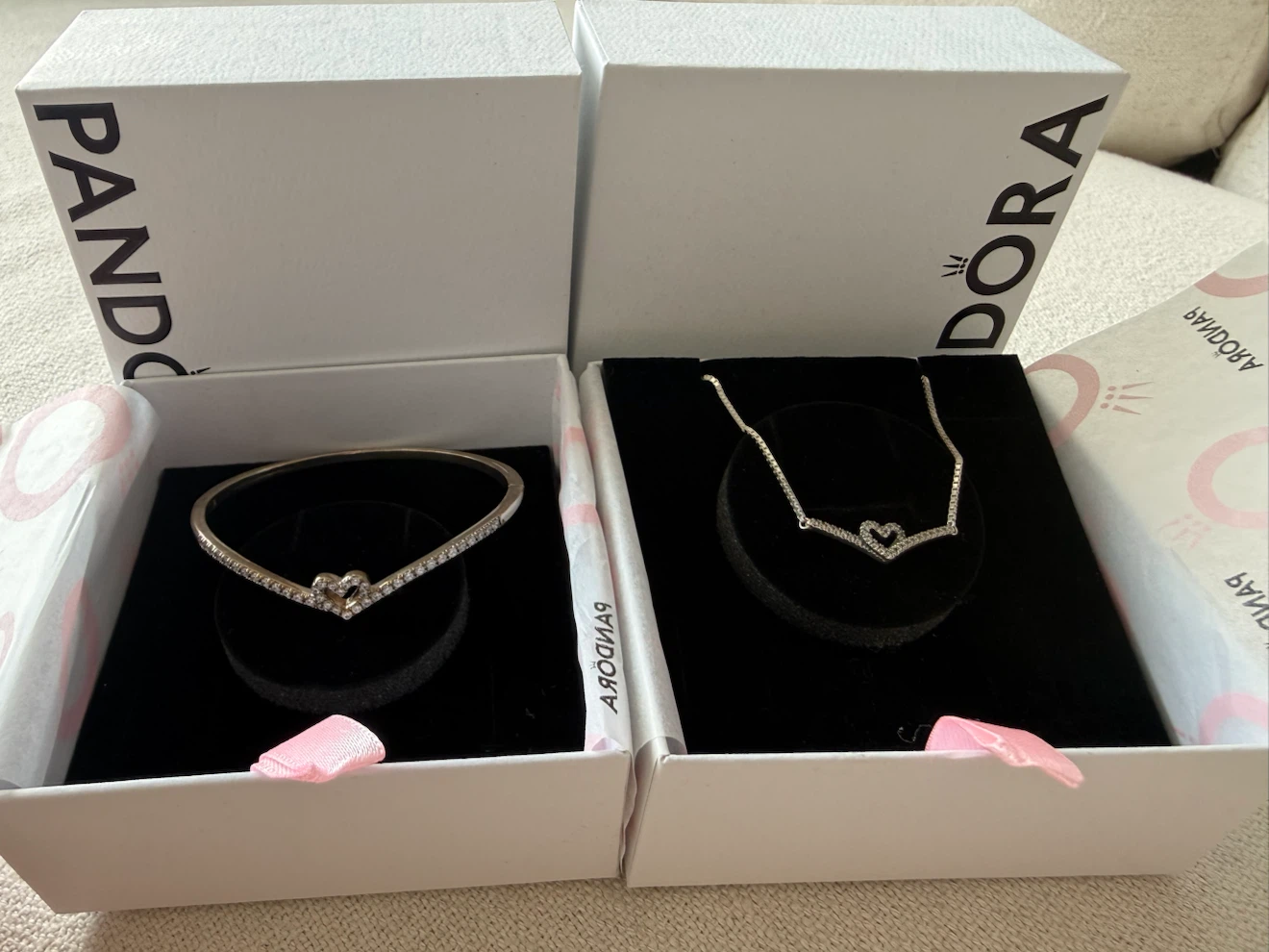 Pandora Sparkling Wishbone Heart Set