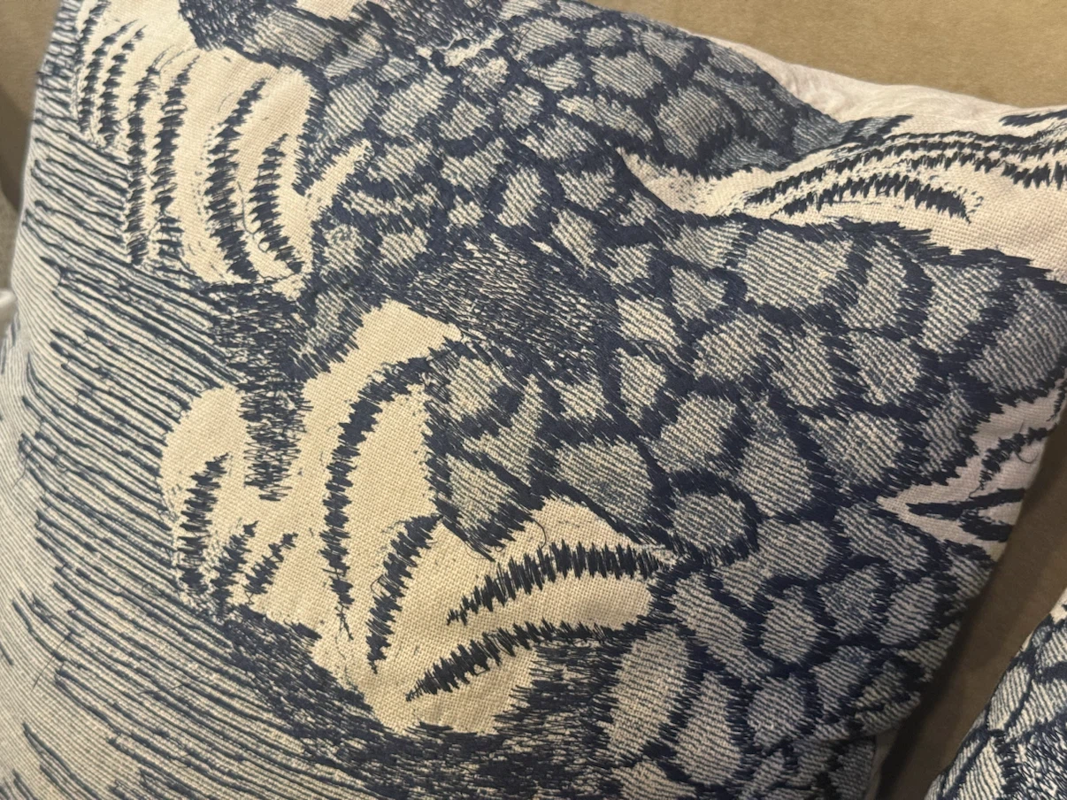 Set of 2 West elm embroidery sofa pillows - photo 3