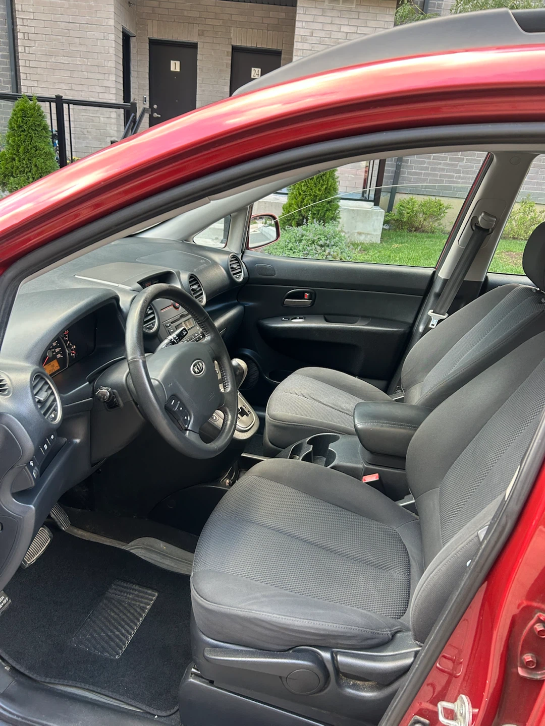 2008 Kia Rondo | 7 Seater (201k) | Family Owned - photo 5