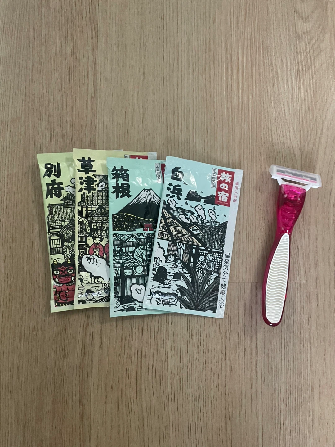 Gillette Venus Razor with 4 Japanese Bath Salts
