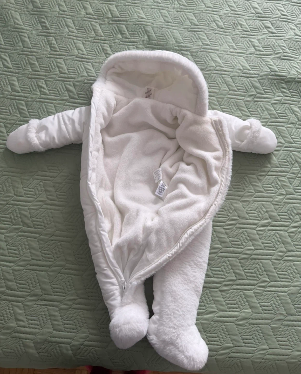 White baby snowsuit 9-12 months - photo 2