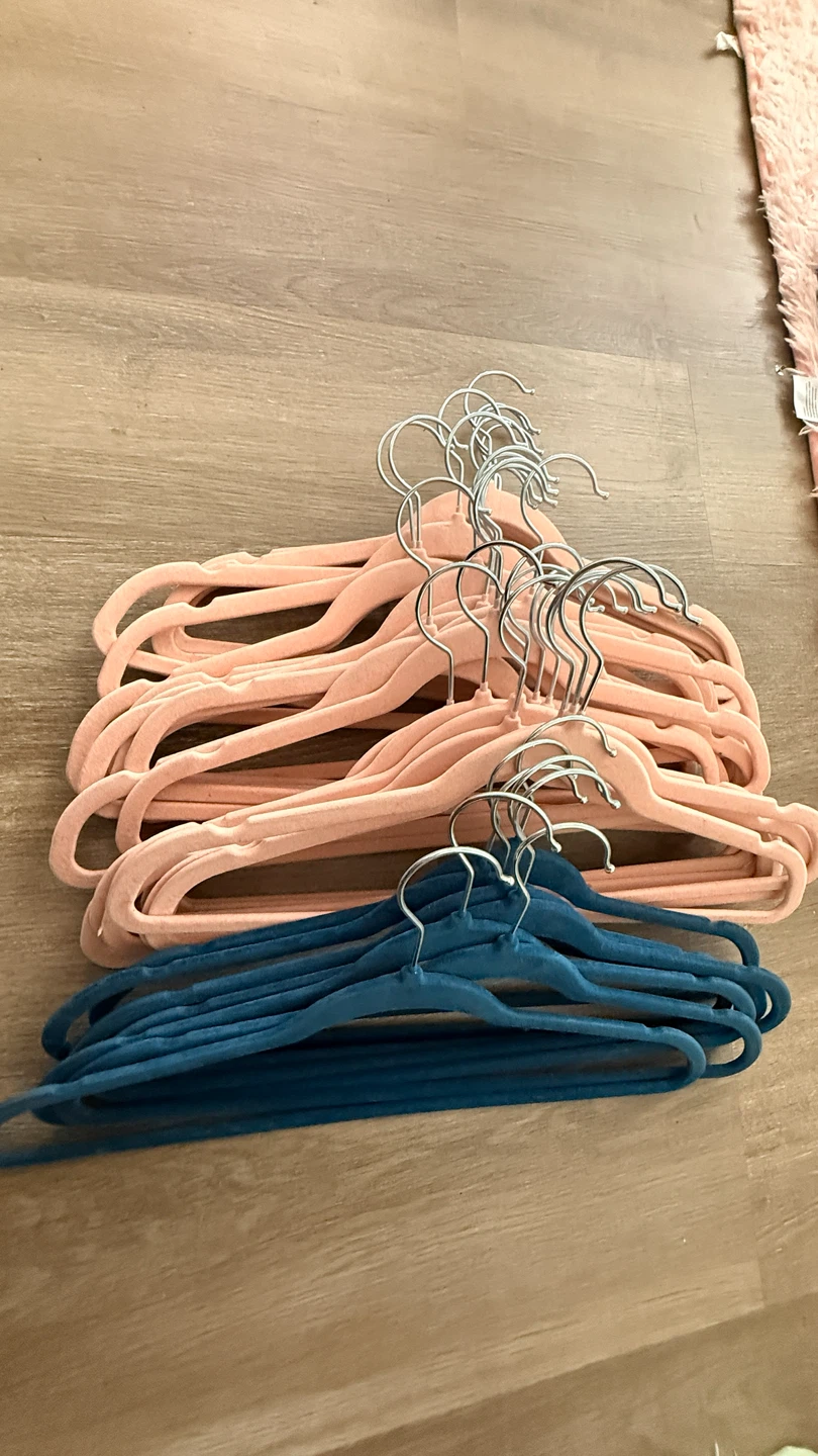 Velvet Hangers - Pink and blue