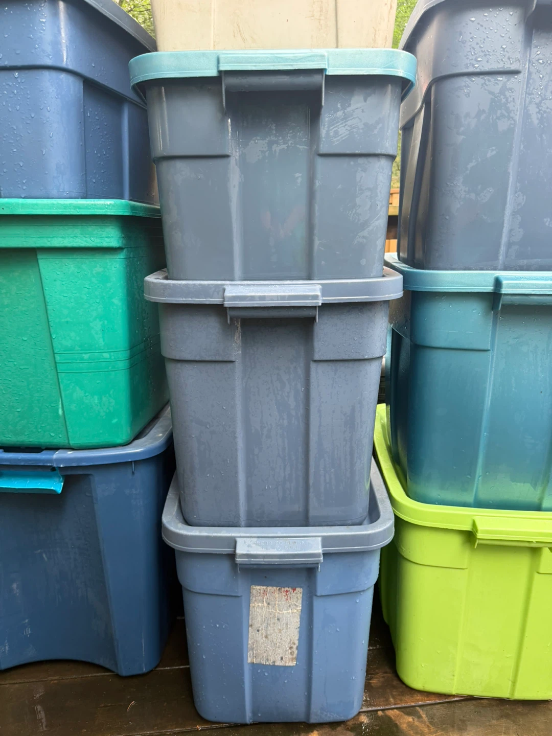 11 Assorted Rubbermaid Plastic Storage Totes - photo 3