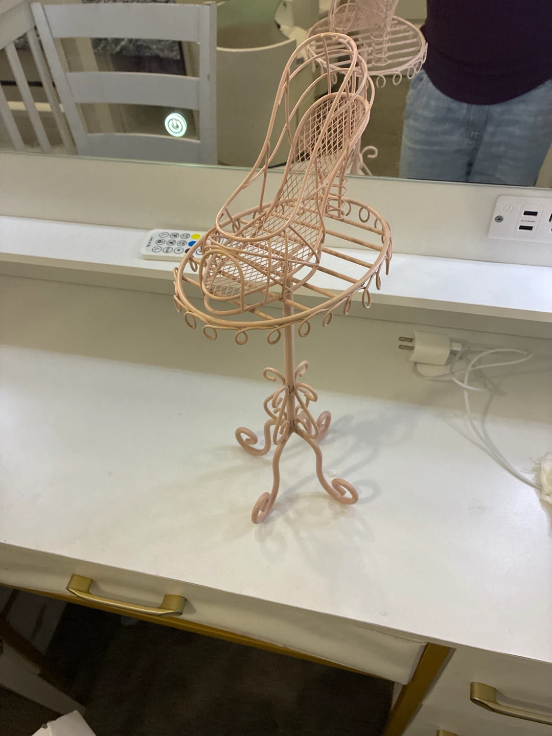 Pink Wire High Heel Jewelry Stand - photo 3