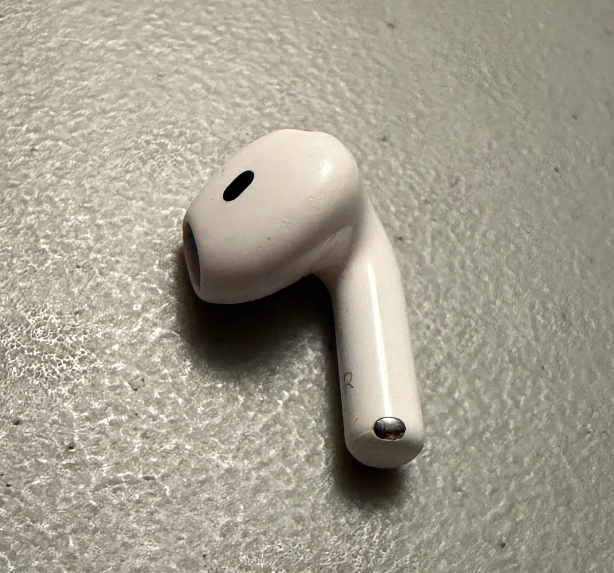 Apple AirPods 4 Right unit only.