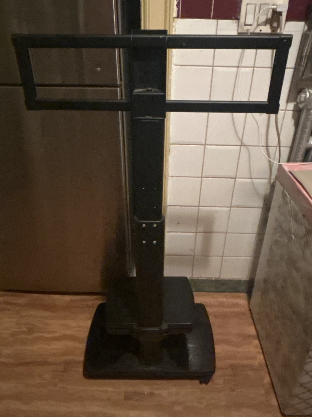 FITUEYES Universal TV Stand - photo 2