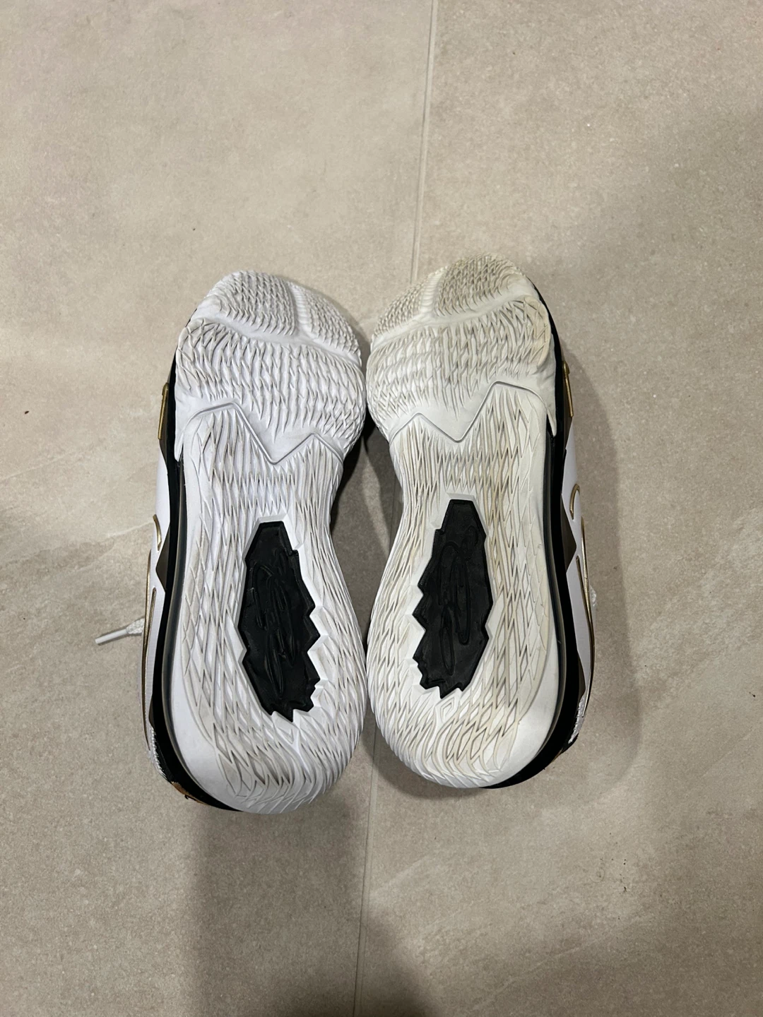 Nike LeBron 17 Low Basketball Shoes - photo 5
